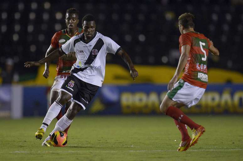 Carlos Tenório foi o destaque da vitória do Vasco na abertura do Brasileiro