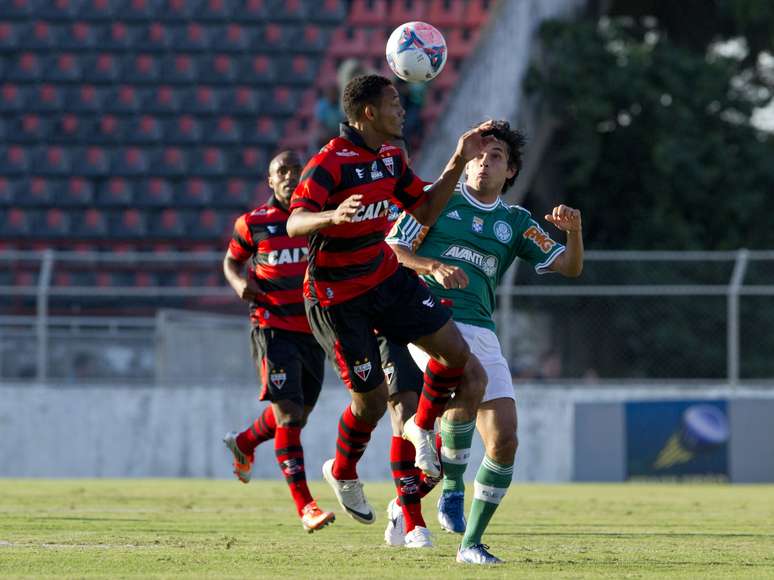 <p>Tiago Real definiu vitória do Palmeiras contra o Atlético-GO</p>