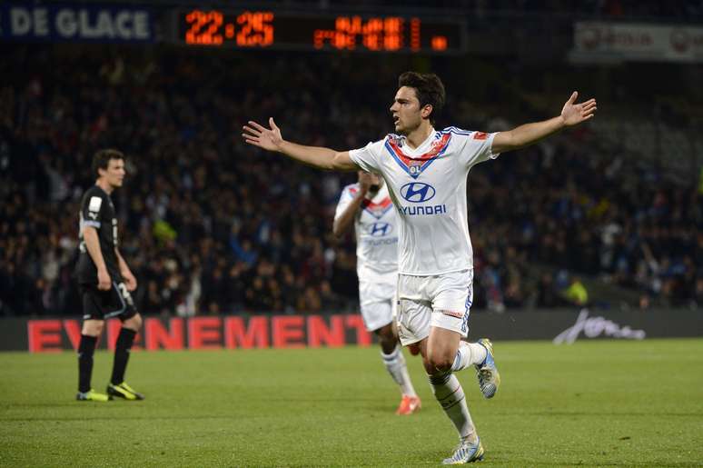 Grenier comemora um dos gols da vitória do Lyon