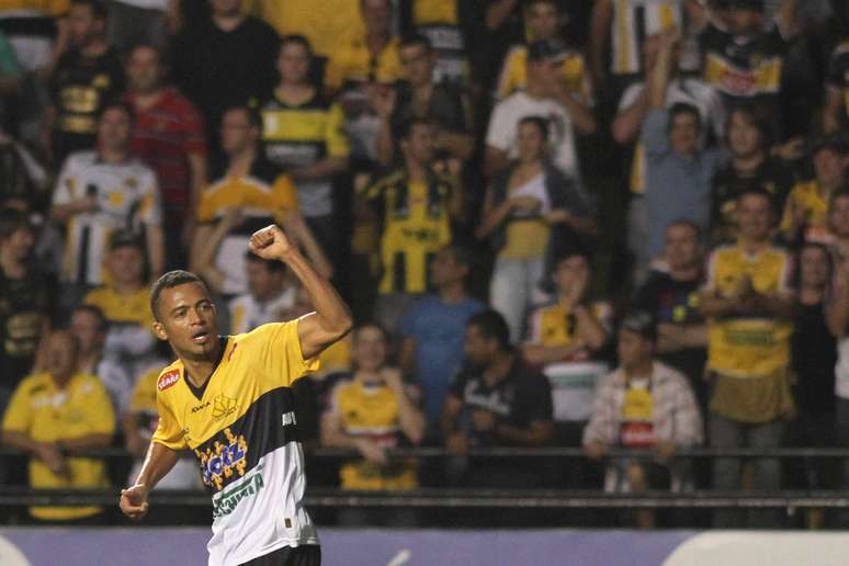 João Vitor fez um belo gol no segundo tempo e assegurou o triunfo do Criciúma