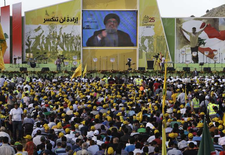 Multidão acompanha por telão discurso de Nasrallah em Mashghara, no Líbano, no sábado