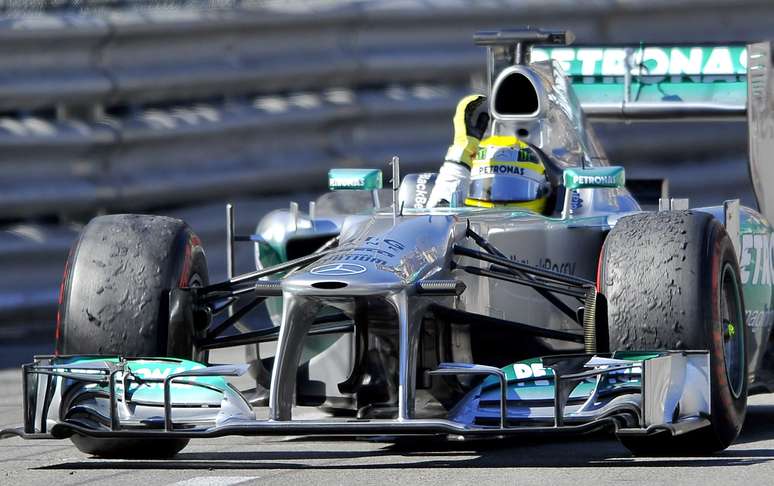 <p>Dirigente da Red Bull fez novas críticas a testes da Pirelli com a Mercedes</p>