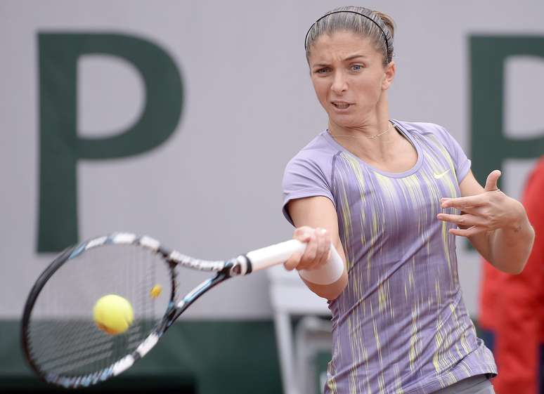 Errani rebate durante vitória na estreia do Grand Slam francês