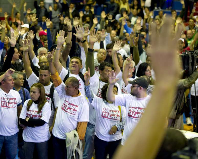 <p>Haverá nova assembleia na próximo segunda-feira, 3 de junho. Caso a situação não se altere, há a ameaça de greve para a terça seguinte</p><p> </p>