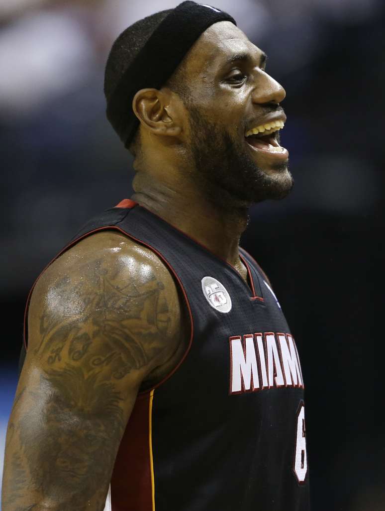 LeBron James participa da vitória do Miami Heat sobre os Pacers
