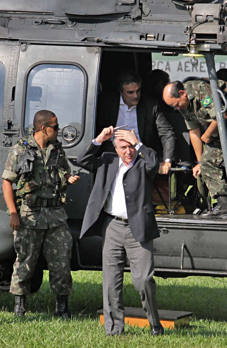 <p>Vice presidente e representantes das Forças Armadas anunciam resultados da Operação Ágata na região de Foz do Iguaçu</p>
