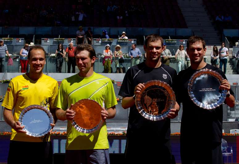 <p>Também no saibro, Bruno Soares (à esq.) e Alexander Peya foram vice-campeões do Masters 1000 de Madri, no início de maio</p>