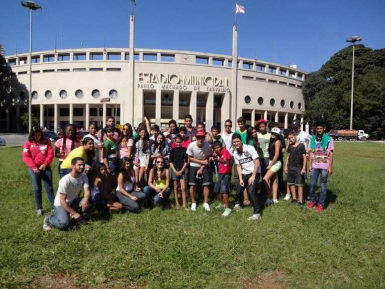 <p>Alunos de escola mineira que apresentaram melhor exposição sobre os países da Copa das Confederações ganharam viagem ao Museu do Futebol, em São Paulo</p>