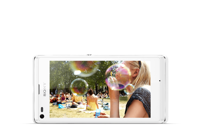 <p>Xperia L possui câmera de 8MP com sensor Exmor RS para fotos e vídeos em HDR</p>