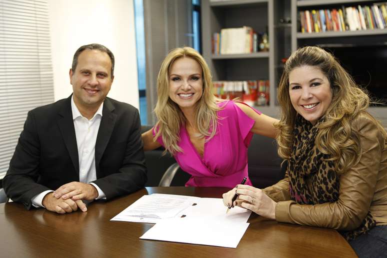 Na foto, o vice-presidente do SBT, José Roberto Maciel; Eliana, e a diretora artística, Daniela Beyruti 