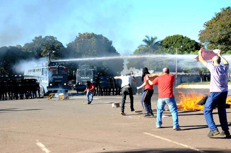 No evento foram lançados fortes jatos de água