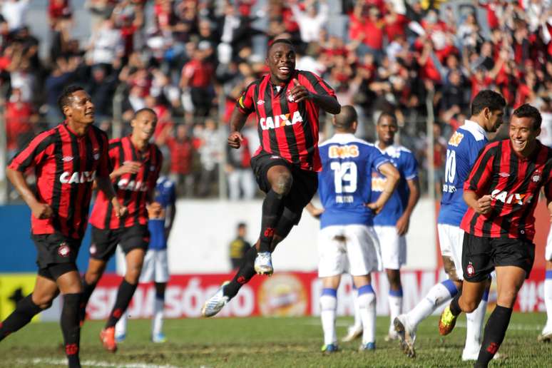 <p>Atl&eacute;tico-PR ir&aacute; encarar Flamengo pelo Brasileiro</p>