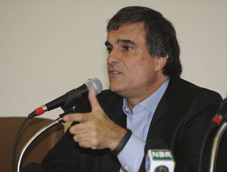 O ministro da Justiça, José Eduardo Cardozo, dá entrevista e pede rigor à PF nas investigações