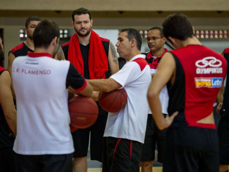 Técnico José Neto ainda não definiu o time do Fla para a decisão