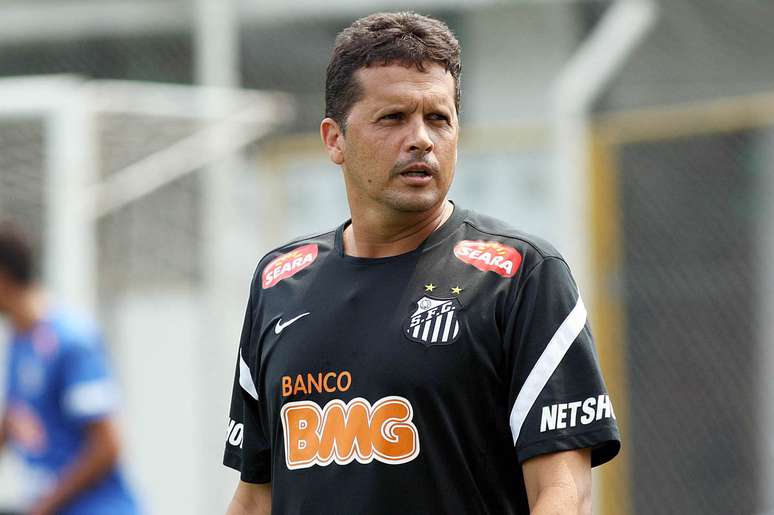 <p>Técnico do Sub-20 do Santos, Claudinei Oliveira, vai dirigir a equipe contra o Grêmio, no sábado, na Vila Belmiro</p>