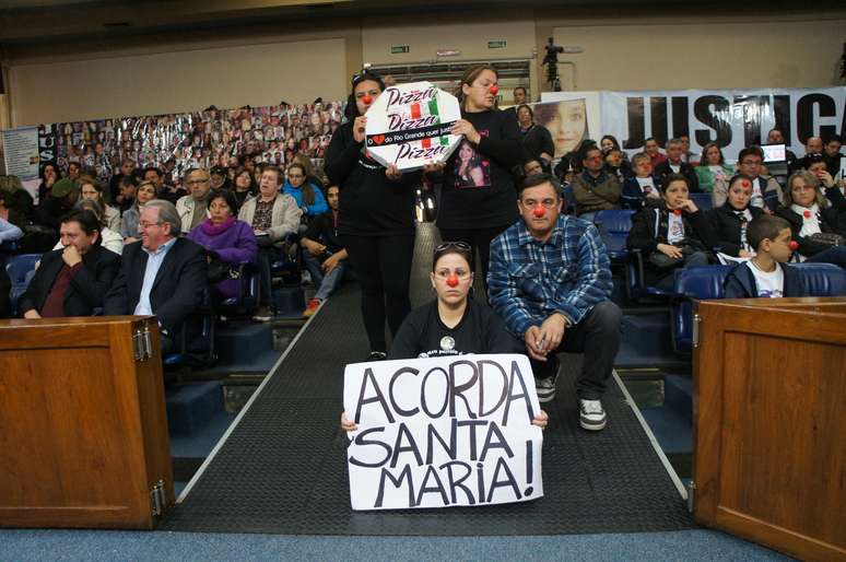 Manifestantes lotaram galerias da Câmara de Vereadores de Santa Maria