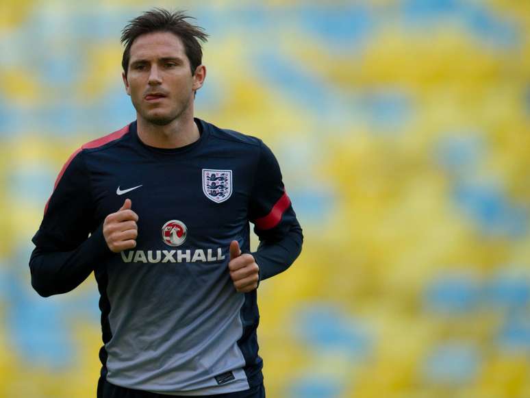 <p>Inglaterra, de Lampard, enfrenta o Brasil, de Neymar, neste domingo</p>