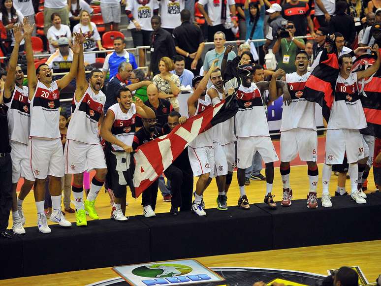 Leandrinho viu das tribunas da HSBC Arena o título do Fla no NBB