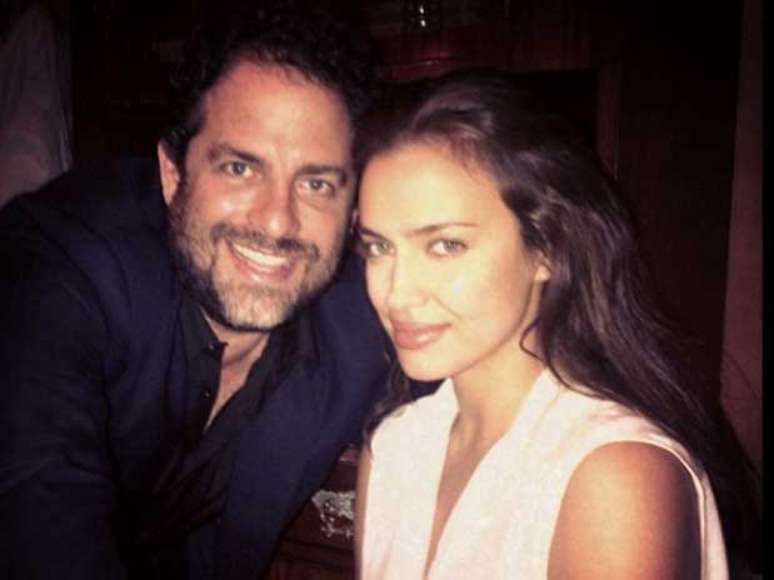 <p>Irina Shaik ao lado de Brett Ratner, que irá dirigi-la em Hercules</p>