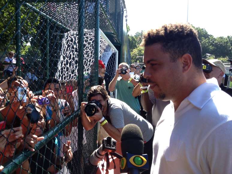 Ex-jogador foi ao Aterro do Flamengo em evento de um de seus patrocinadores