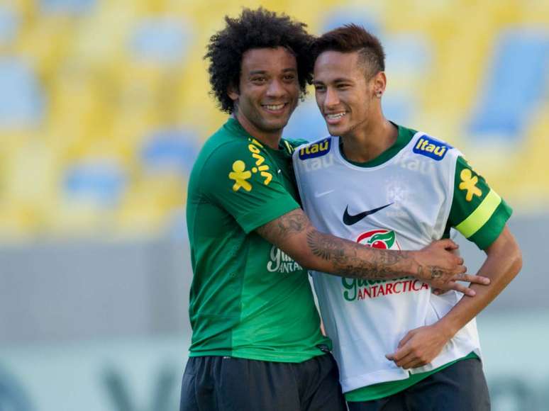 <p>Marcelo abraça Neymar: amizade acima da rivalidade entre Real e Barcelona</p>