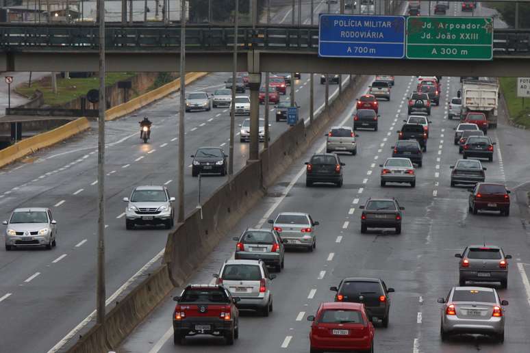 Rodovia Raposo Tavares teve trânsito intenso, porém sem registro de congestionamentos no sentido São Paulo