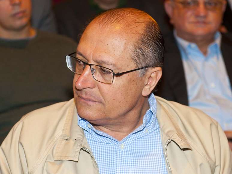 <p>Segundo o governador de São Paulo, Geraldo Alckmin (PSDB), aumento na tarifa da passagem foi menor que a inflação e não será revisto</p><p> </p>