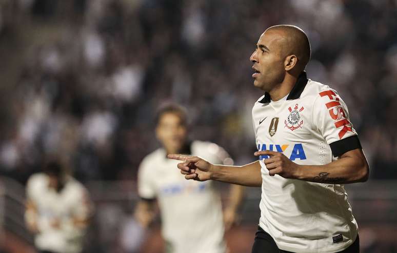 <p>Emerson substituiu Chicão, chamou a responsabilidade e resolveu a vitória do Corinthians por 1 a 0, no Pacaembu, pelo Campeonato Brasileiro</p>