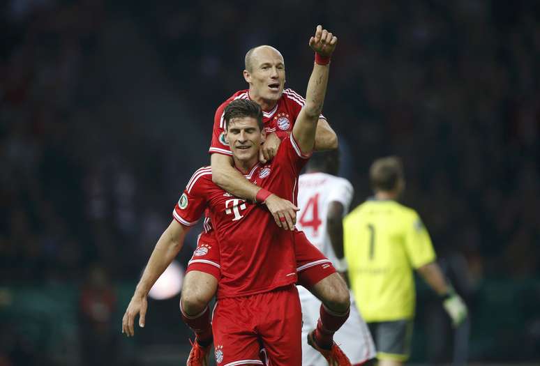 Mario Gomez marcou duas vezes e ajudou o Bayern a faturar a tríplice coroa