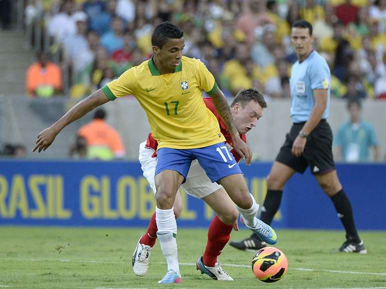 <p>Volante despistou sobre possível pressão de torcida gremista por escalação de Fernando em amistoso Brasil x França em Porto Alegre</p>