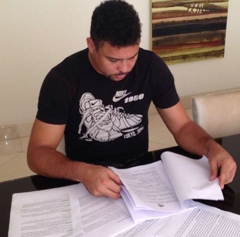 <p>Ronaldo estudou&nbsp;para a transmiss&atilde;o de Brasil x Inglaterra</p>