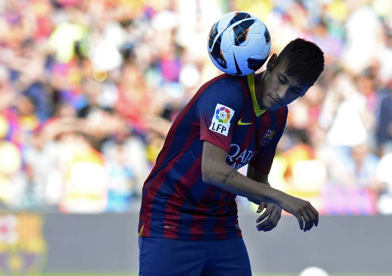 <p>Neymar falou em catalão depois de fazer malabarismos com a bola</p>