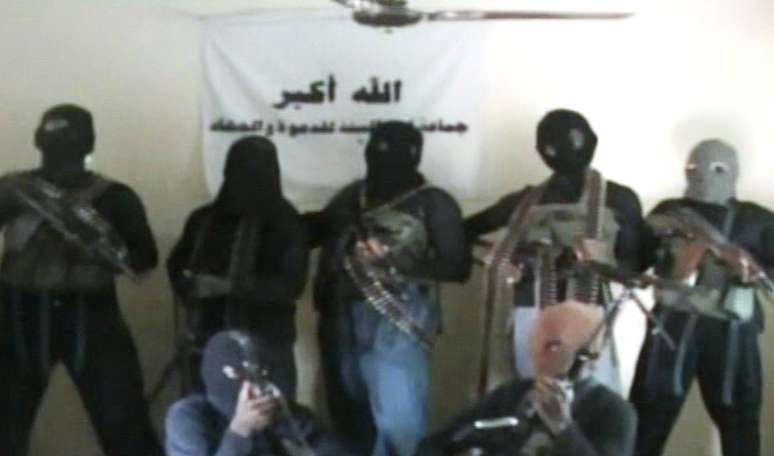 Imagem de vídeo mostra o que seriam sete membros da Boko Haram em 2010