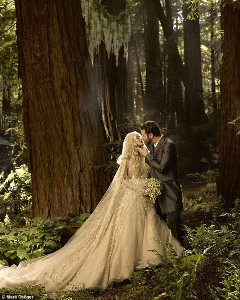 Sean Parker casou com Alexandra Lenas, que divulgou foto do casal no Facebook
