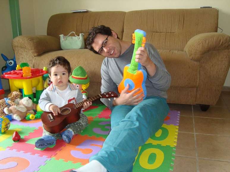 Instrumento que Diogo aparece tocando no vídeo pertencia ao pai, o bancário Christian