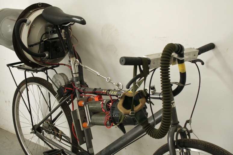 Bicicleta filtra poeira e limpa ar respirado por ciclista
