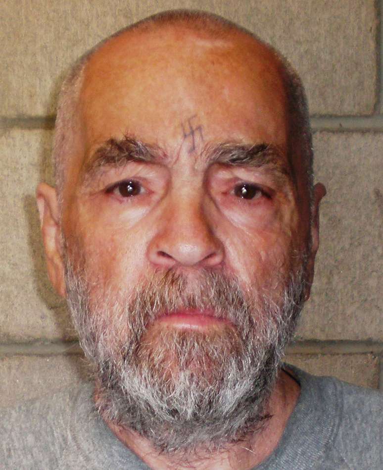 Charles Manson, aos 74 anos, em imagem registrada no dia 18 de março de 2009 na prisão de Corcoran, na Califórnia