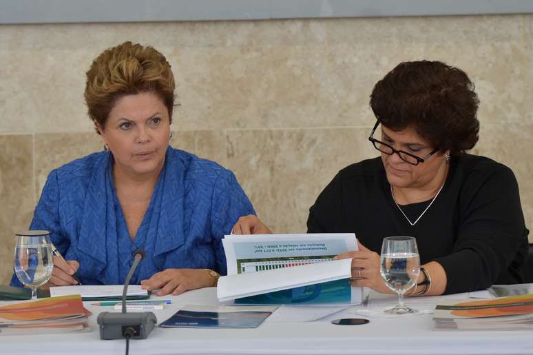 Dilma participou de cerimônia para anunciar as taxas de desmatamento ao lado da ministra do Meio Ambiente, Izabella Teixeira