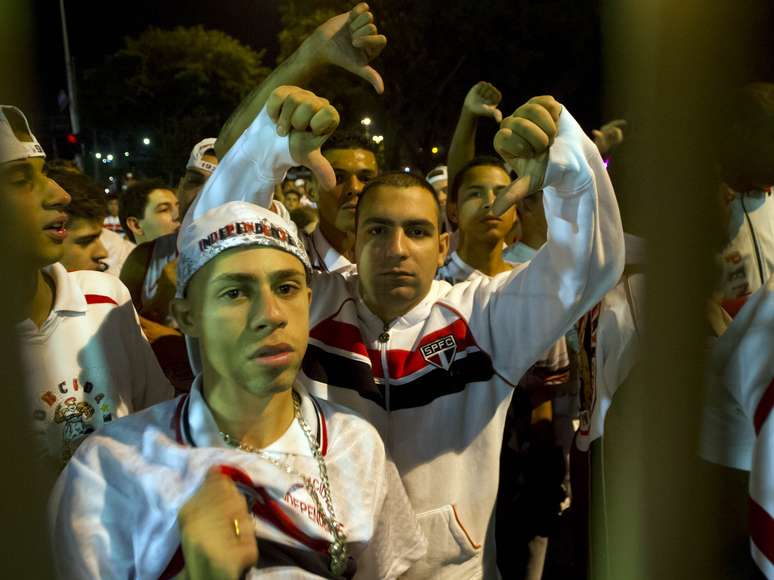 Torcedores do São Paulo protestaram no Morumbi depois da derrota para o Goiás e gritaram o nome do técnico Muricy Ramalho