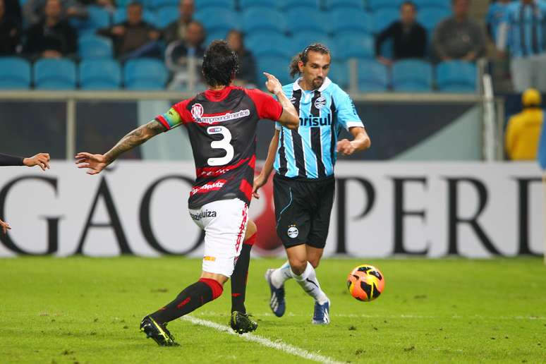 <p>Centroavante n&atilde;o participou da vit&oacute;ria da equipe gremista&nbsp;contra o Botafogo</p>