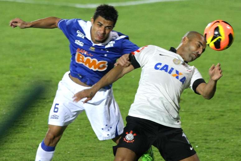 <p>Atacante quer contrato de mais dois anos para encerrar carreira, mas Corinthians oferece um</p>
