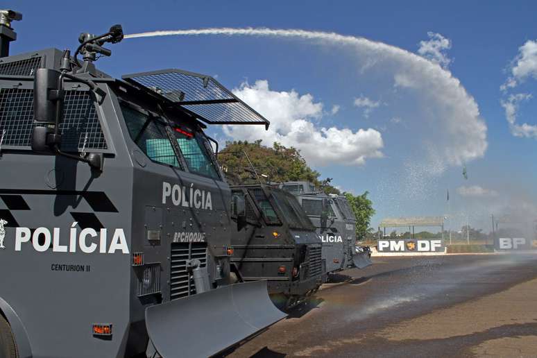 A Polícia Militar de Brasília terá dois veículos blindados com câmeras altamente precisas, que identificam rostos e placas num raio de mais de 300 metros