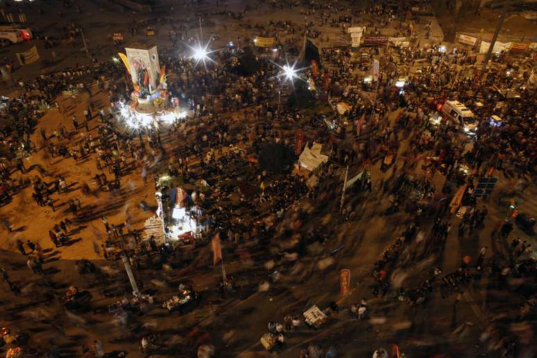 Manifestantes re&uacute;nem-se na Pra&ccedil;a Taksim, em Istambul, pelo s&eacute;timo dia consecutivo de protestos