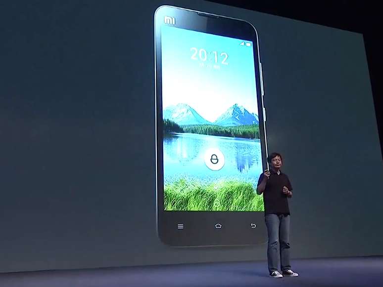 Mi-2, segunda geração do smartphone da Xiaomi e que imita o iPhone da Apple, tem atualizações semanais de sistema operacional