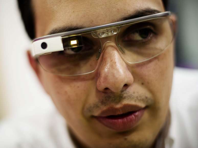 <p>Breno Masi é um dos proprietários do Google Glass no Brasil</p>