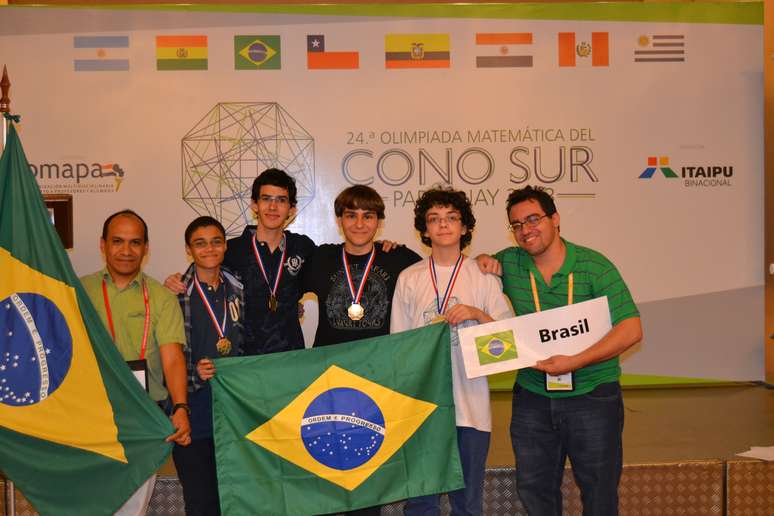 <p>Com medalhas de ouro e prata, Brasil terminou em primeiro lugar entre os países participantes da Olimpíada de Matemática do Cone Sul 2013</p>