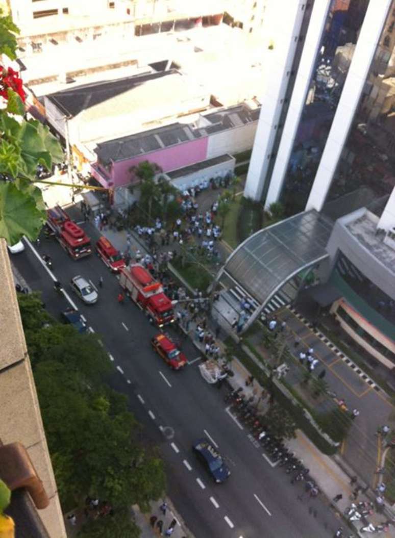 Cinco viaturas dos bombeiros atenderam a ocorrência