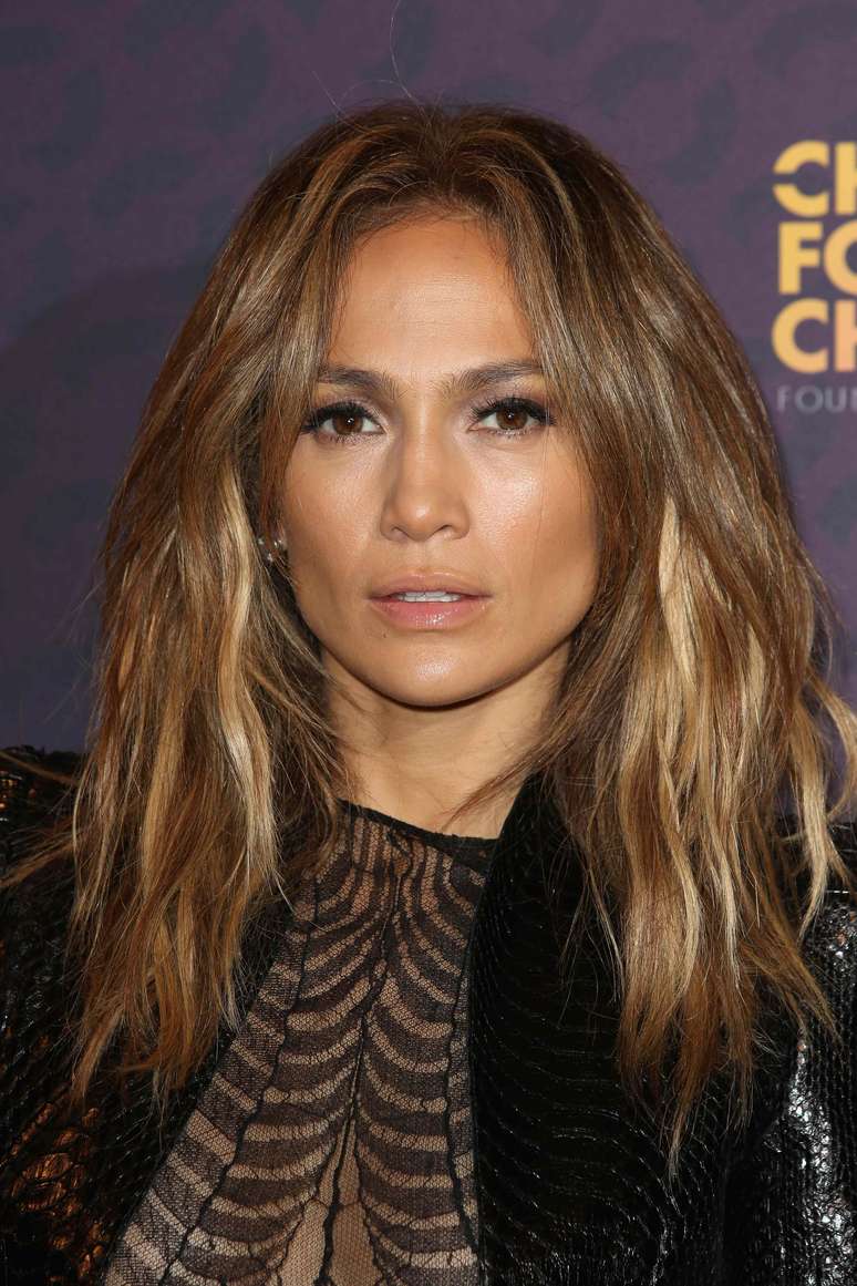 A cantora e atriz Jennifer Lopez foi ameaçada pelo seu primeiro ex-marido, que planejava divulgar um vídeo em que apareciam em cenas íntimas. A bela ganhou um processo na justiça para que as imagens jamais fossem divulgadas