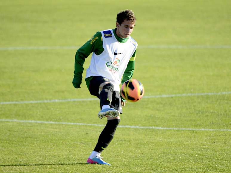 <p>Bernard tem se destacado nos treinamentos da Seleção Brasileira</p>