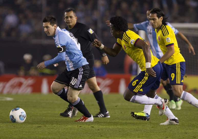 Nem a entrada de Messi no segundo tempo foi capaz de tirar o placar de Argentina x Colômbia do zero, pelas Eliminatórias sul-americanas para a Copa do Mundo de 2014; confira a rodada